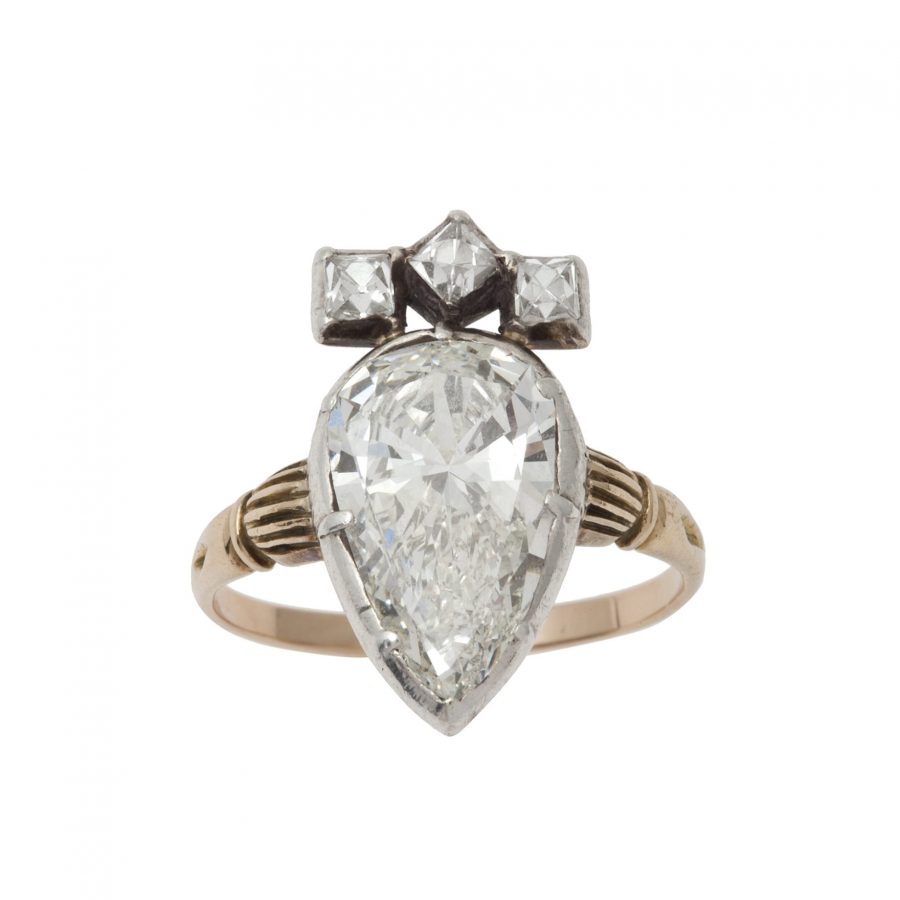 Antique ring pear brilliant diamond Antique ring pear brilliant diamond