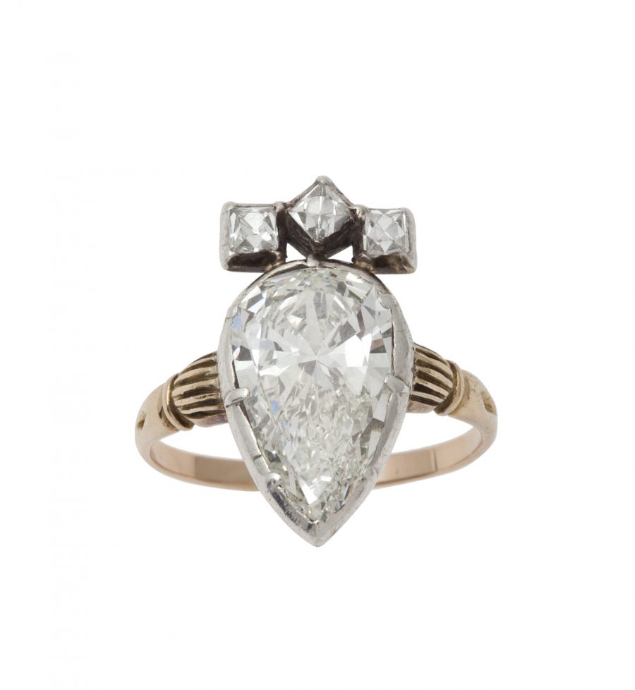 Antique ring pear brilliant diamond