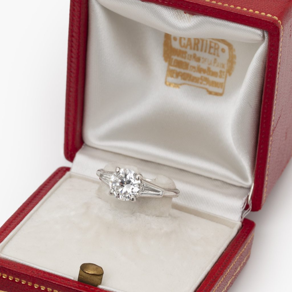 Monture Cartier platinum solitair ring brilliant cut diamond ca 1.40 ct.