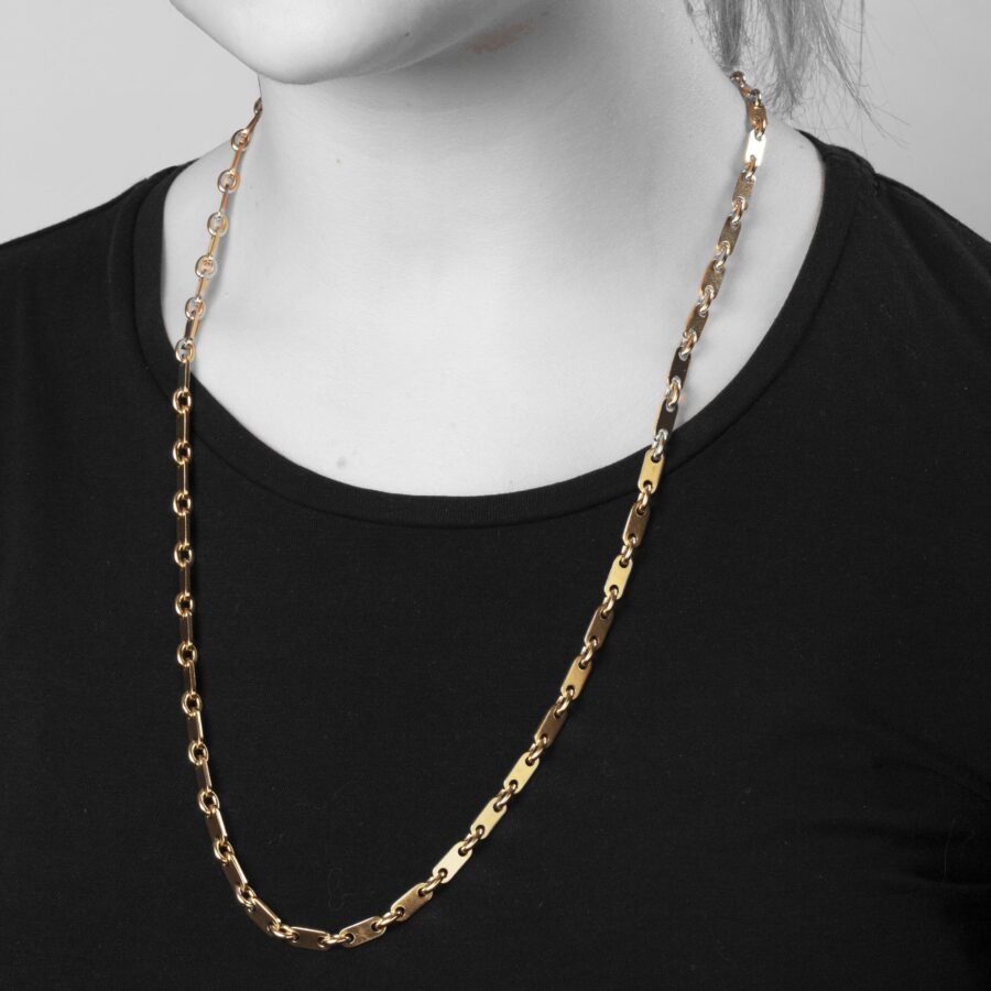Eighteen carat yellow gold Fidelity longchain signed Cartier Paris, made ca 1990