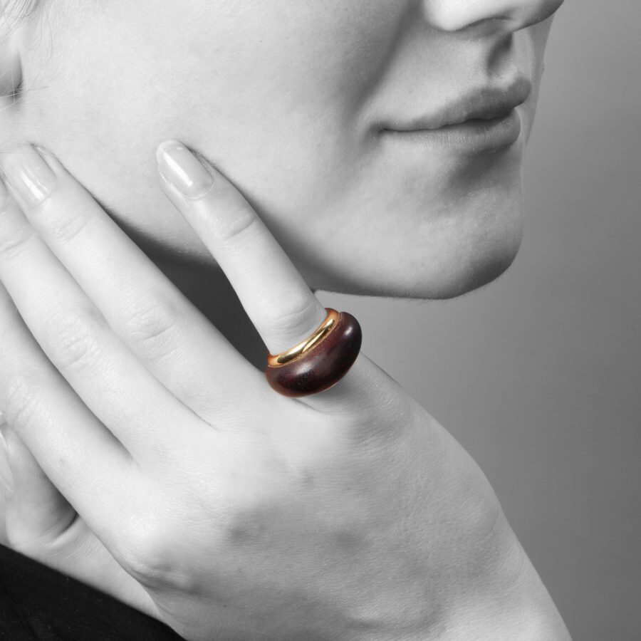 Van Cleef & Arpels eighteen carat yellow gold and wood ring, Paris, ca 1970
