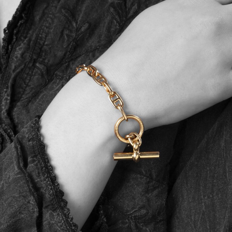 Eighteen carat yellow gold 'chaîne d'ancre' bracelet with toggle signed Hermès Paris, ca 1970