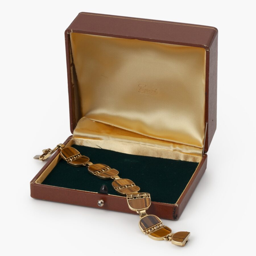 An eighteen carat yellow gold and tiger's eye bracelet signed Gucci, Italy, ca 1970