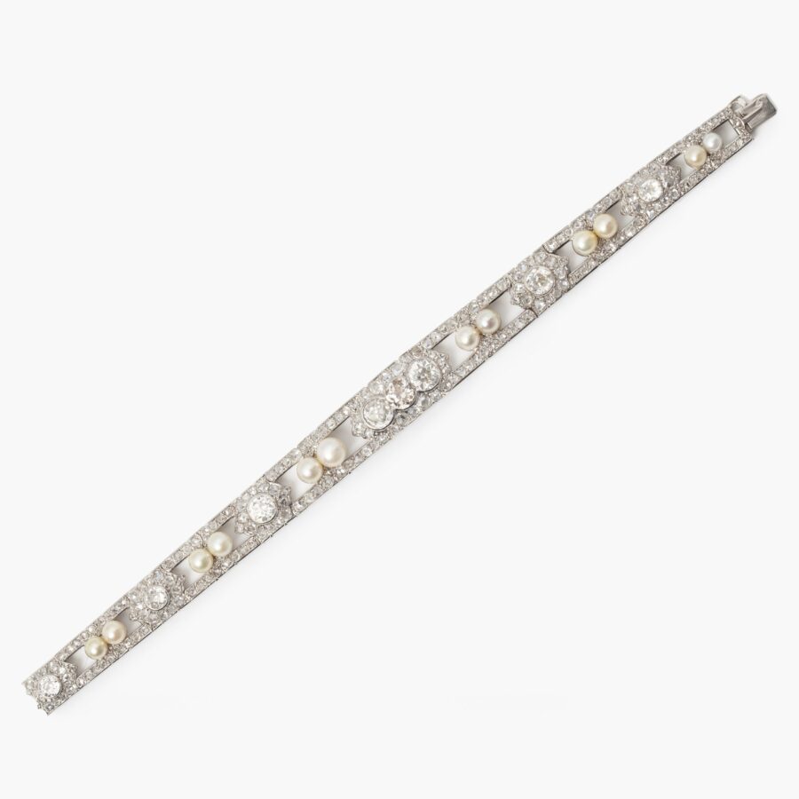 Platinum Art Deco bracelet set with pearls and diamonds, signed Cartier Paris, made ca 1920