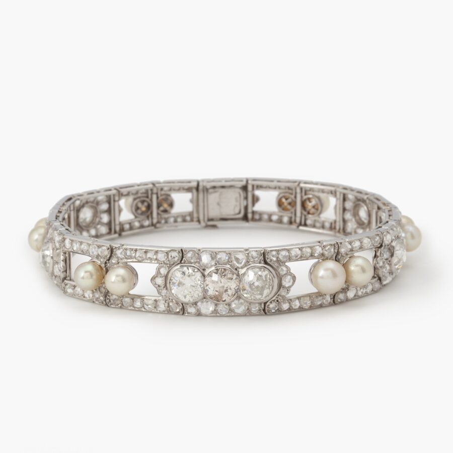 Platinum Art Deco bracelet set with pearls and diamonds, signed Cartier Paris, made ca 1920