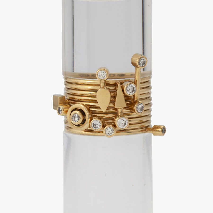 Ring Tower with ten gold and diamond rings signed Wendy Ramshaw, Londen, 1996.