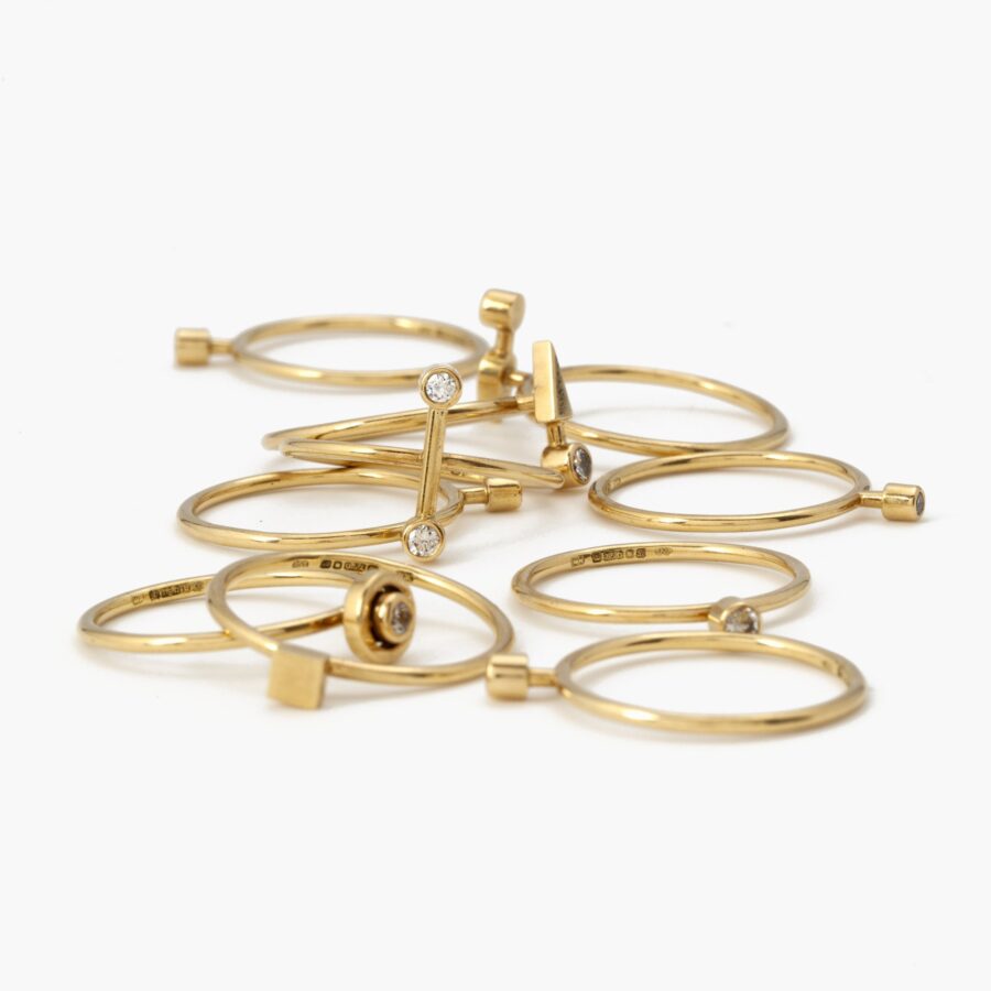 Ring Tower with ten gold and diamond rings signed Wendy Ramshaw, Londen, 1996.