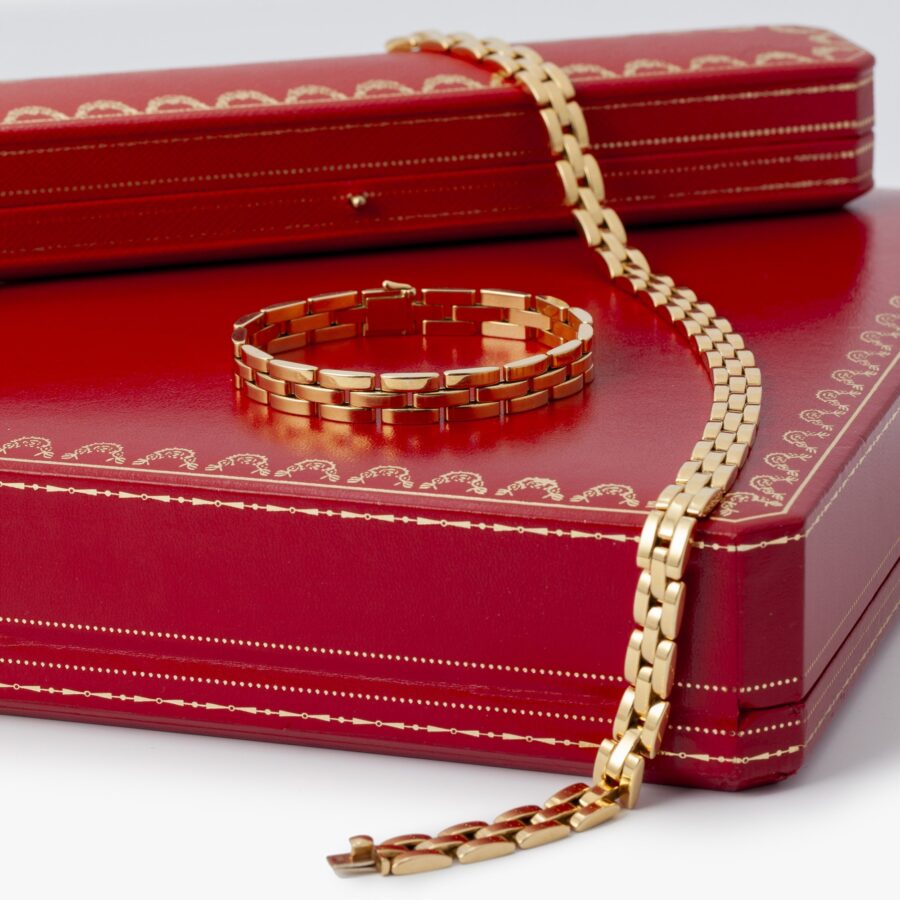 Een geelgouden armband en collier model Panthère Maillon, gesigneerd Cartier, Parijs