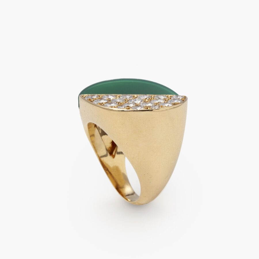 Eighteen carat yellow gold, green agate and diamond set ring signed Cartier Paris, ca 1980