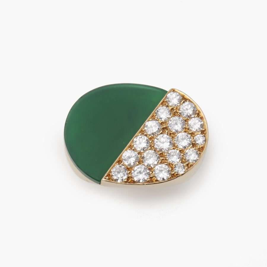 Eighteen carat yellow gold, green agate and diamond set ring signed Cartier Paris, ca 1980