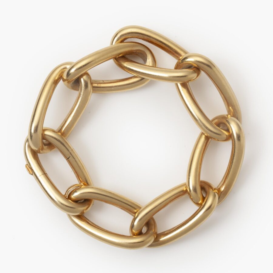 An eighteen carat yellow gold curb chain bracelet comprising eight elongated links with a spring clasp with safeguard. Signed Cartier Paris. 