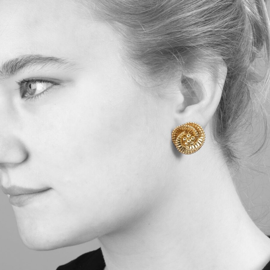 A pair of eighteen carat yellow gold tourbillon earrings designed as three intertwined ribbed ribbonss. Signed Cartier Paris, ca 1950. In original case.