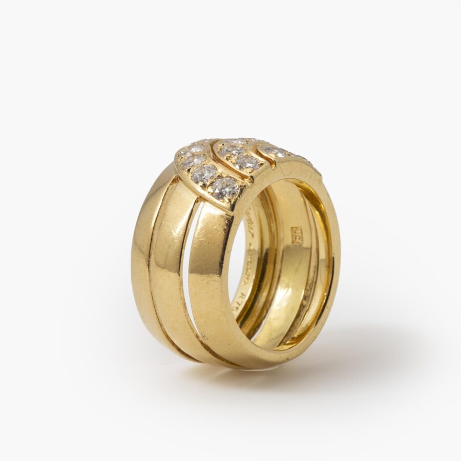 An eighteen carat yellow gold ring set with brilliant cut diamonds. Signed Cartier London, dateletter for 1989 and numbered. With original box.