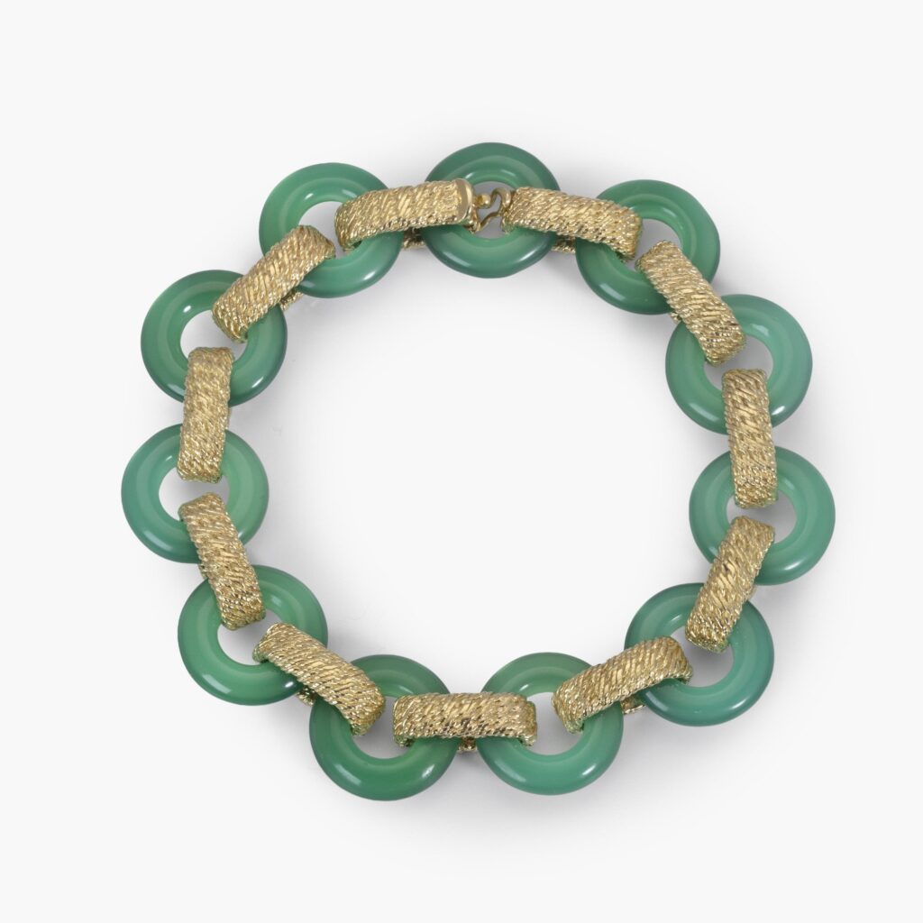 An eighteen carat yellow bracelet with rings green agate and links with woven texture. Signed Van Cleef & Arpels, made in Paris, dated 1968 and numbered.