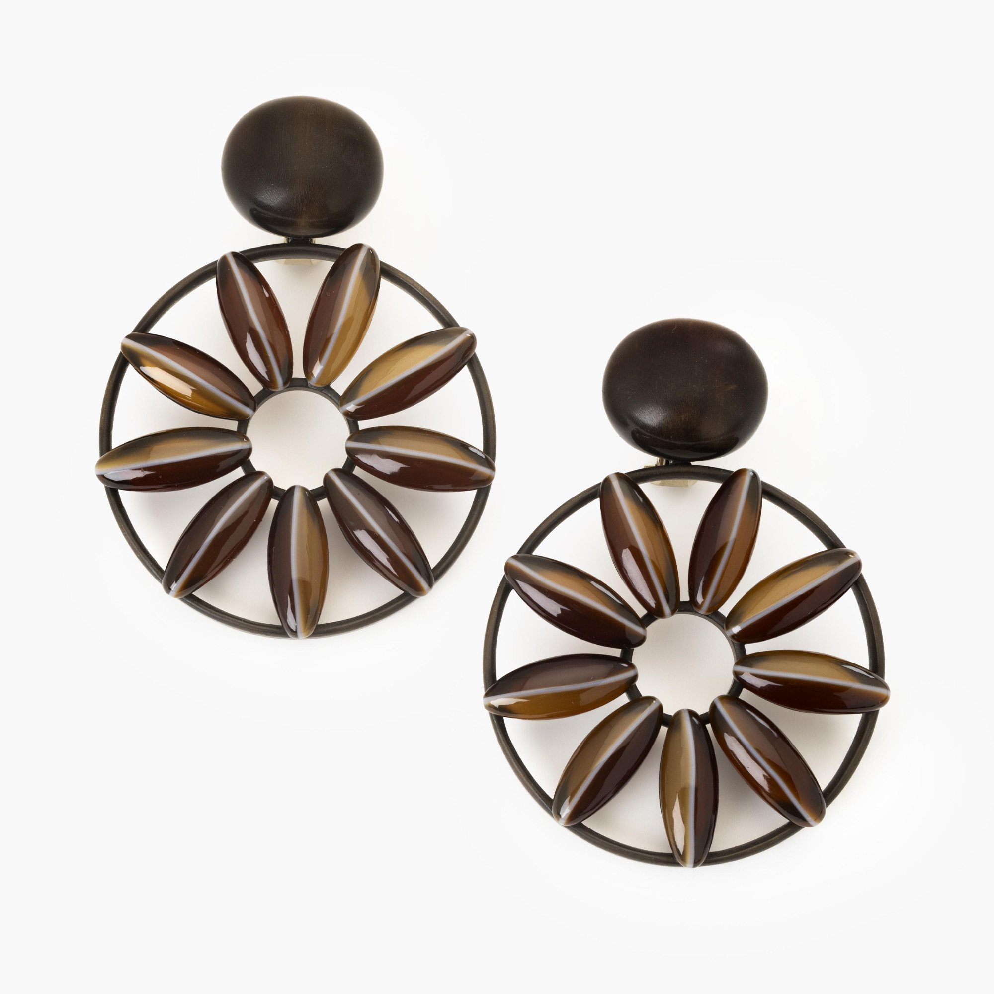 A pair of eightteen karat white gold and bronze earrings, set with wood and striped agates. Signed Hemmerle, Munich, 21st century. With original pouch.