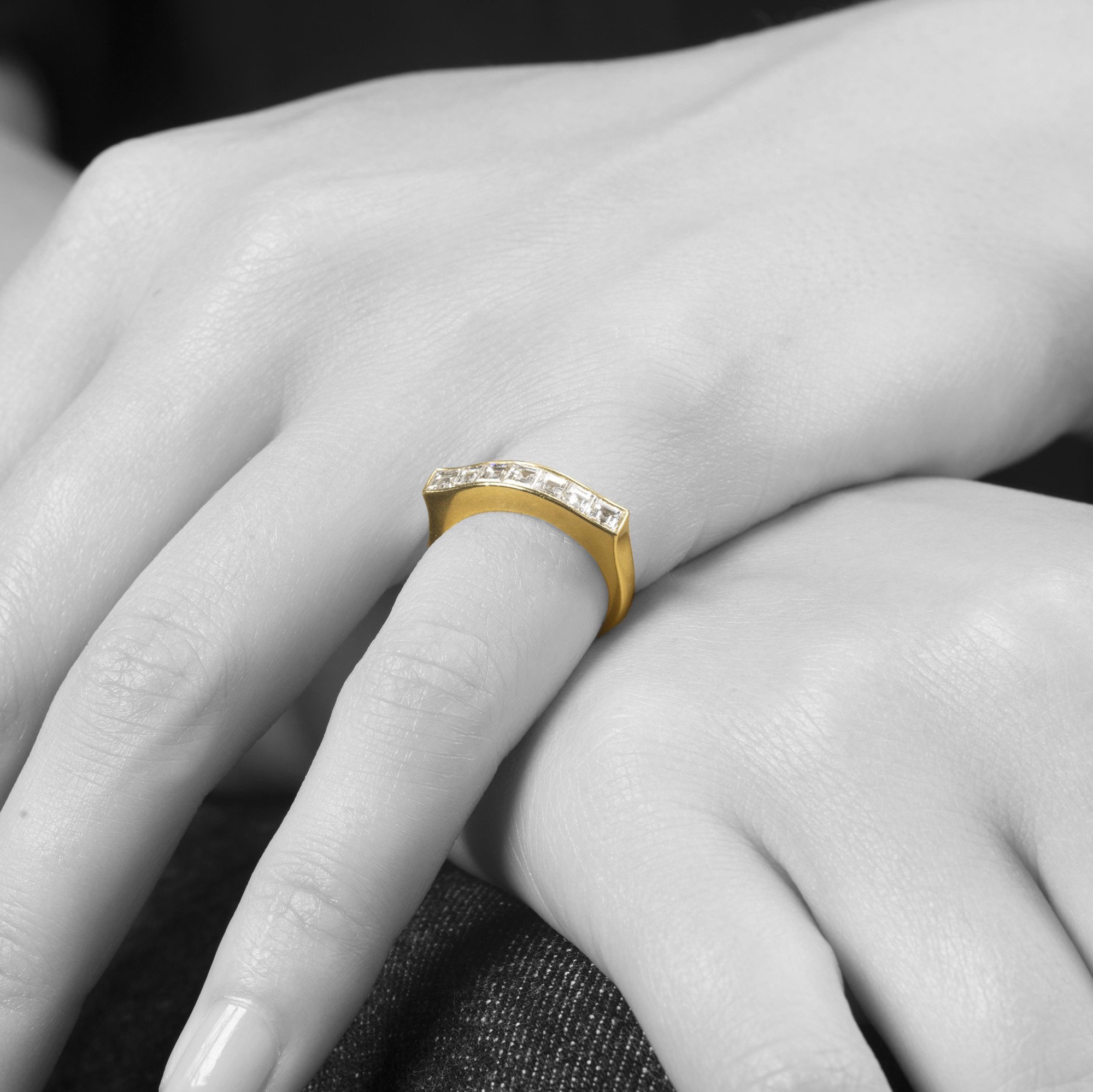 An eighteen carat yellow gold ring with a ondulating top, set with square-cut diamonds in a rail setting. Signed Cartier Paris and numbered. Made ca 1975.